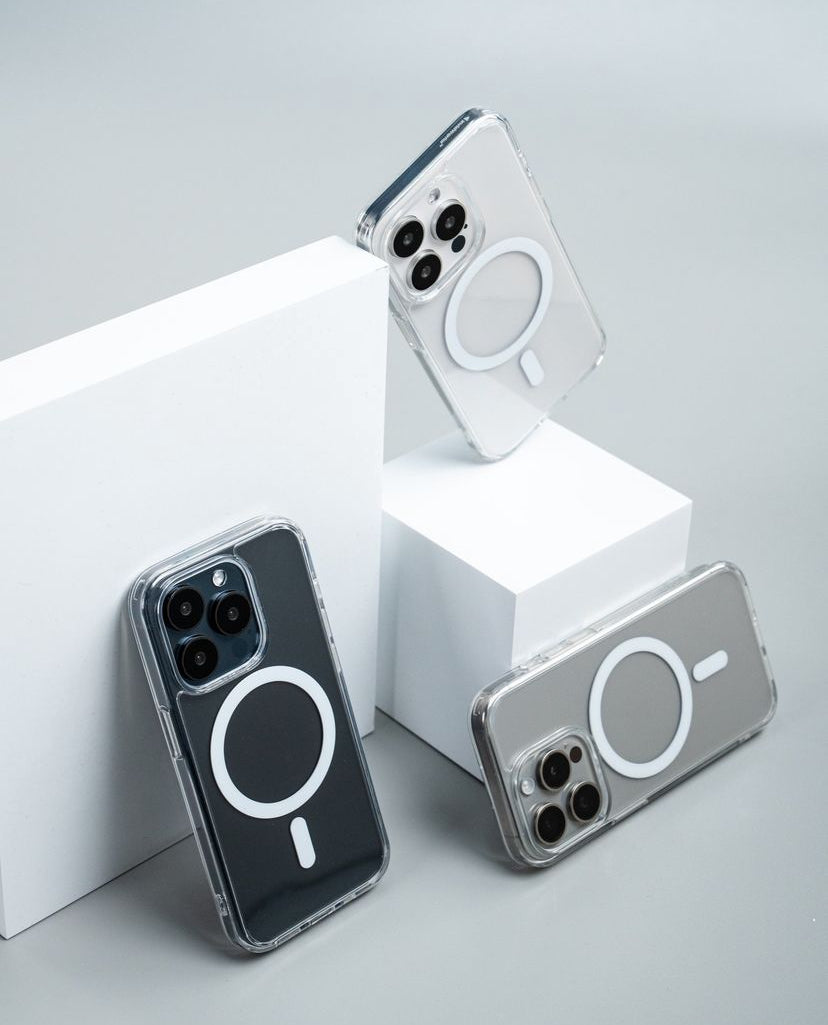 • CLEAR MAGSAFE CASE •