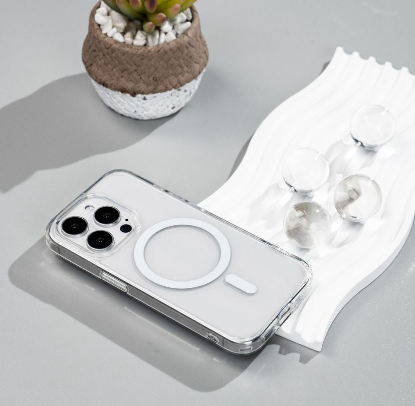• CLEAR MAGSAFE CASE •