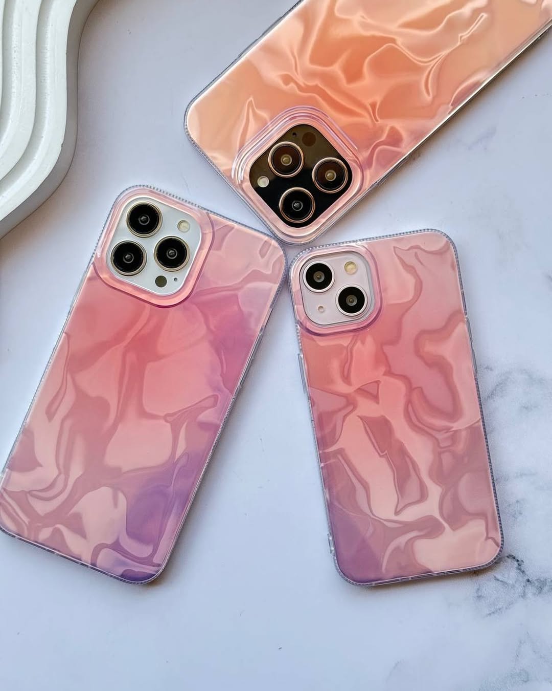 • NEWEST PINK GRADIENT CASE •