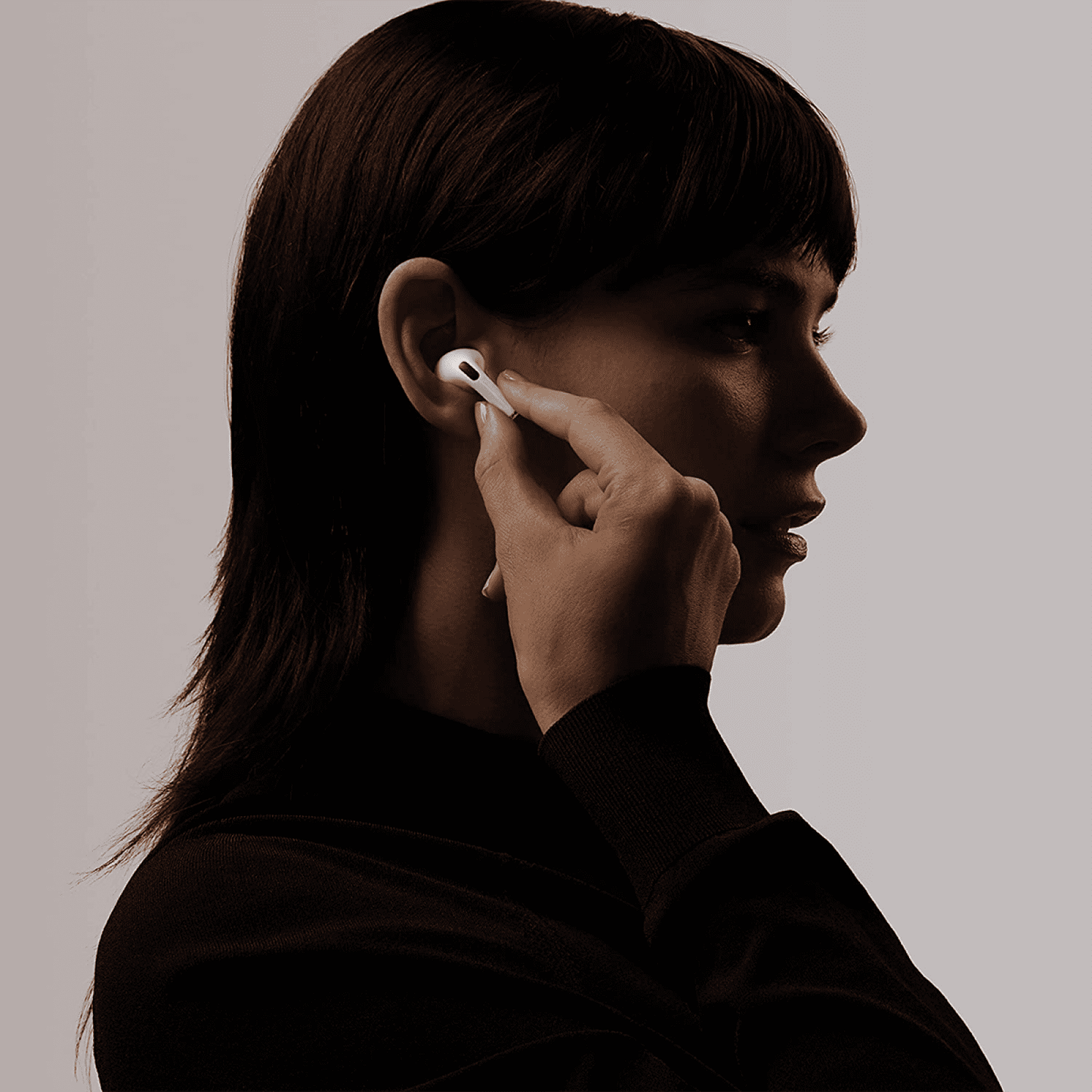 • AIRPODS Pro •