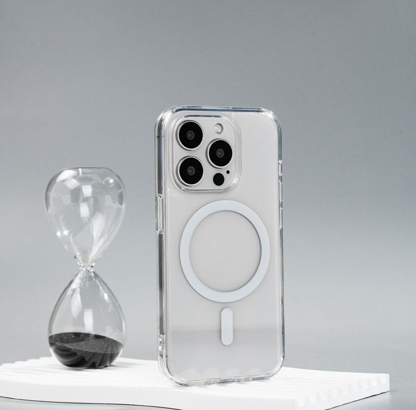 • CLEAR MAGSAFE CASE •